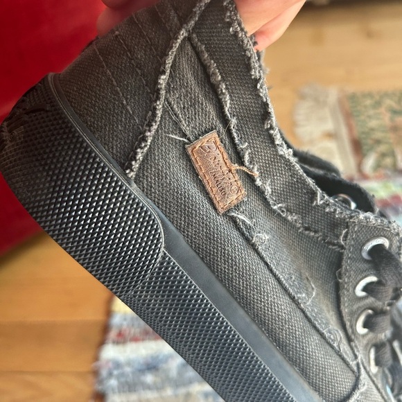 Blowfish Black Distressed Athletic Shoes 10 - Picture 3 of 15